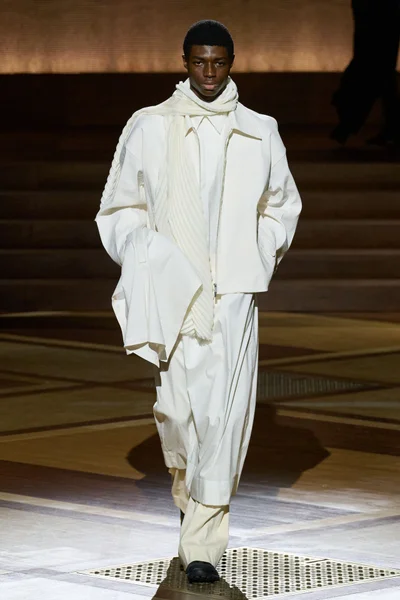 Look 29